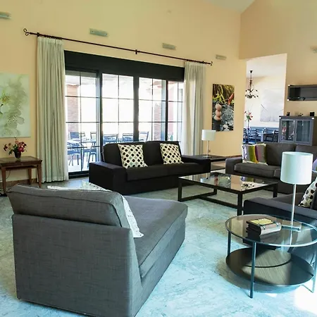 빌라 With 4 Bedrooms In Lagunas De Mijas, With Wonderful Mountain 미하스